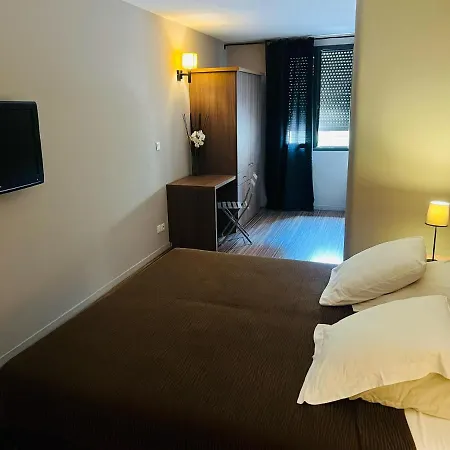 L'hotel De La Bourse A * バニョル・シュル・セズ